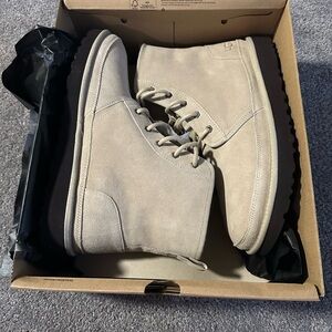 UGG Neumel High size 13